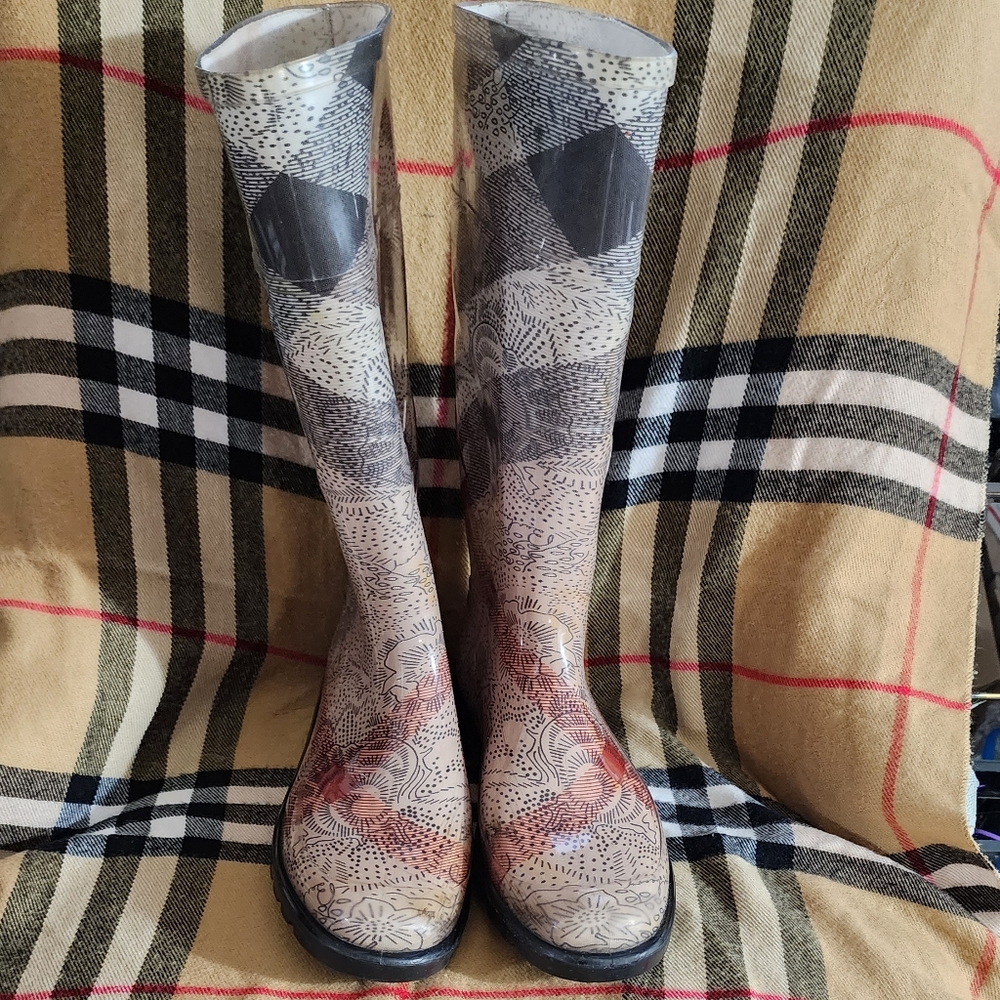 BURBERRY FLORAL PLAID RAIN BOOTS SZ 10